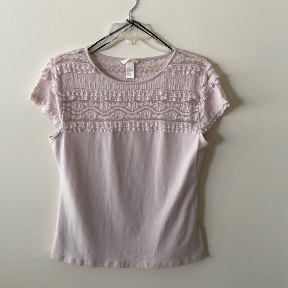 Dusty rose pink T-shirt with lacey top.